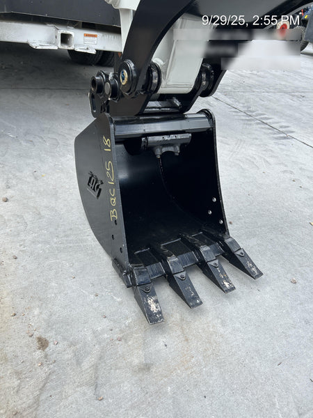 2025 TAKEUCHI 18" HD Bucket - Takeuchi