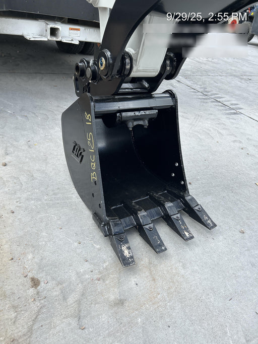 2025 TAKEUCHI 18" HD Bucket - Takeuchi