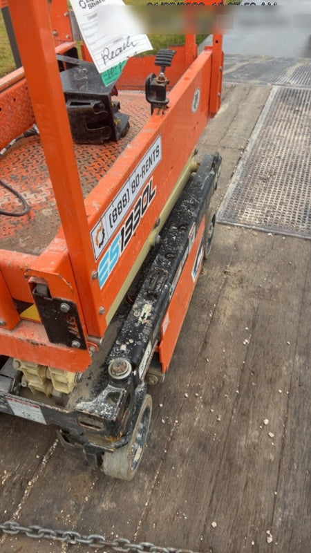 2021 JLG ES1330L