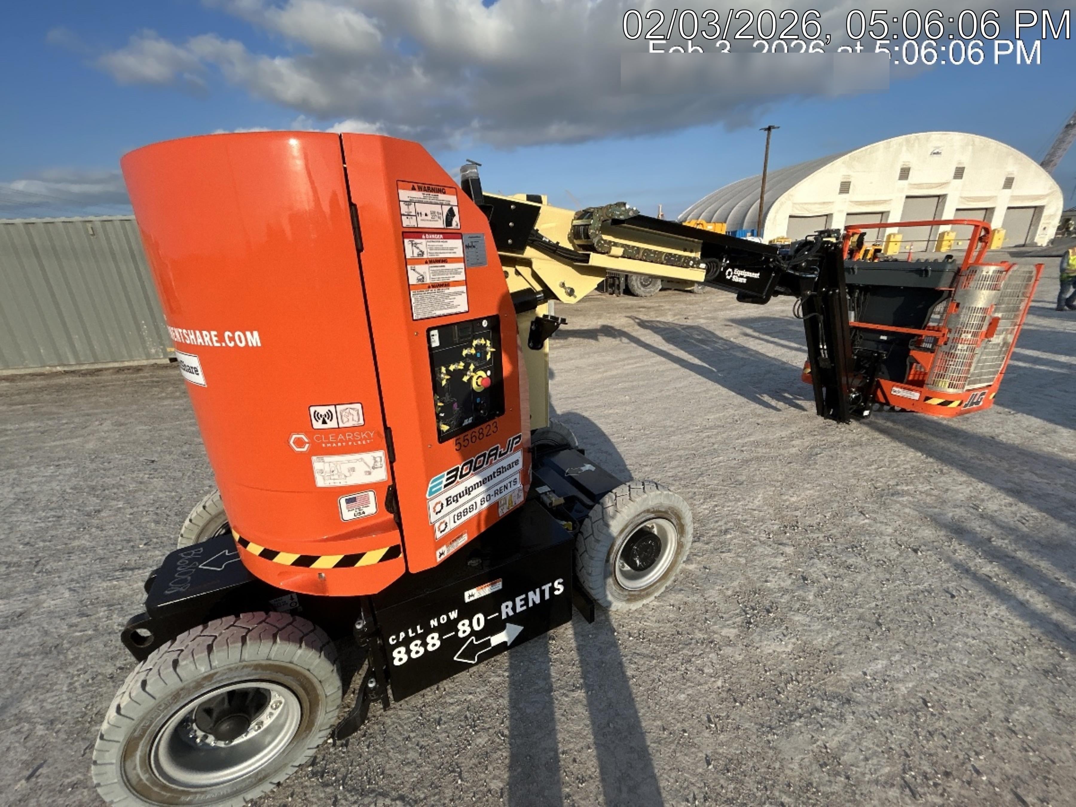 2025 JLG E300AJP