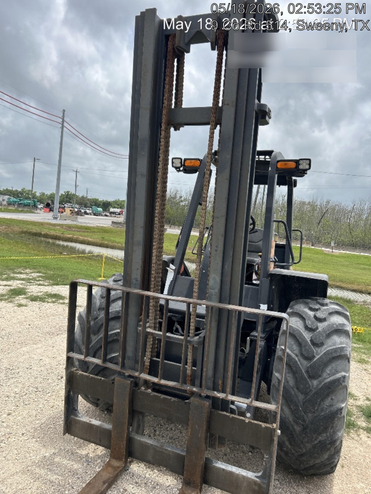 2023 CASE 588H