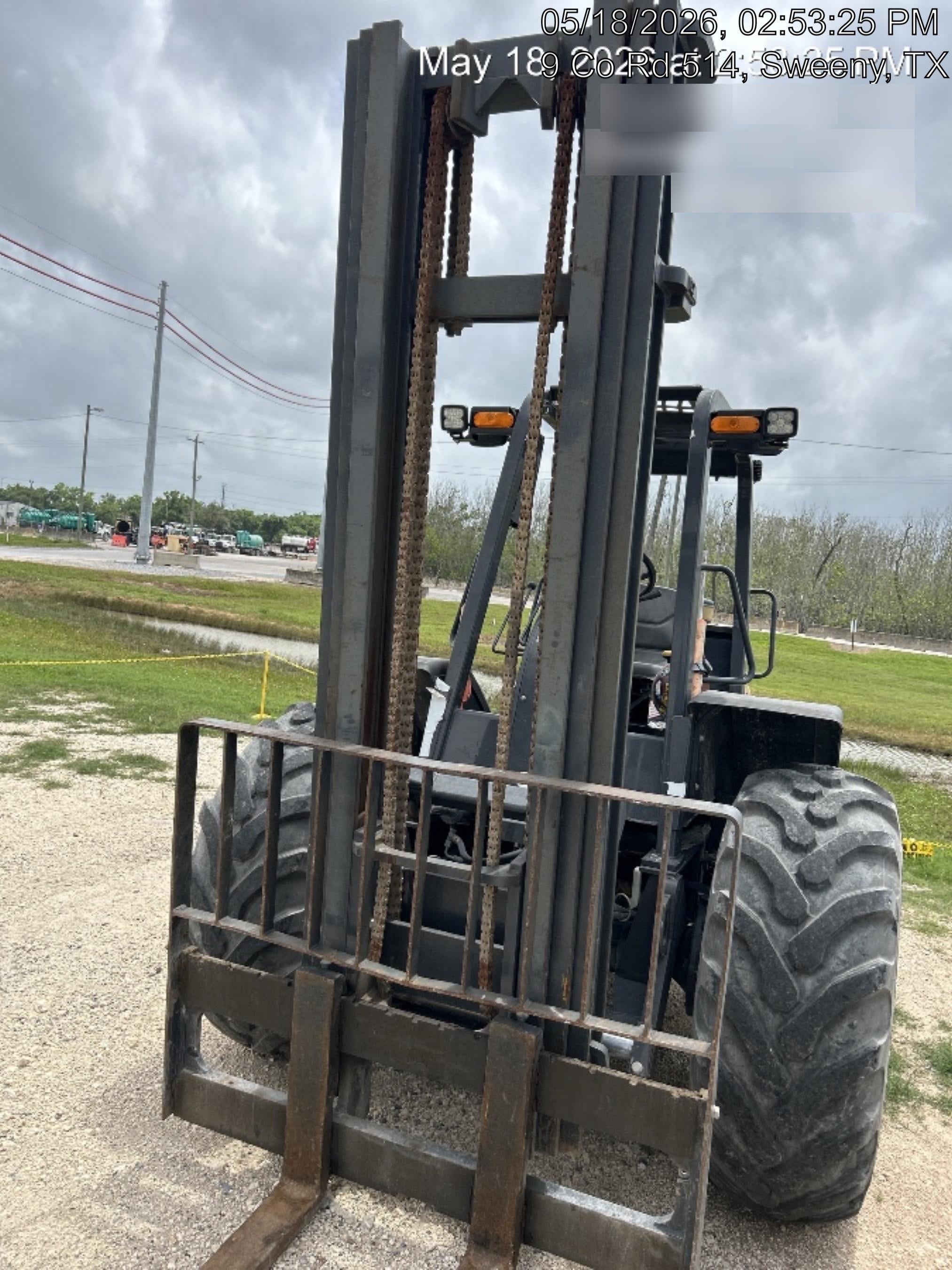 2023 CASE 588H
