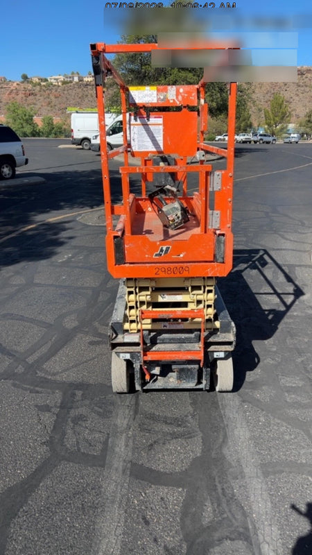 2023 JLG ES1932