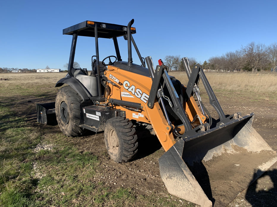 2019 Case 570N EP Canopy, 4WD, GP Front Bucket, Dual Tilt Cylinder, 84" Box Blade w/ Scarifier, Wheel Weights, Beacon