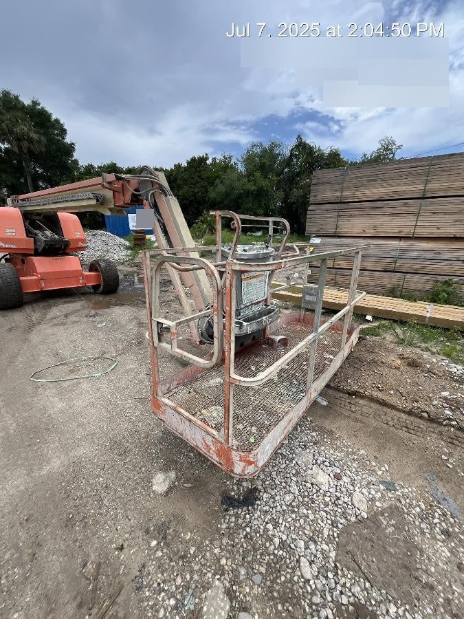 2022 JLG 660SJ