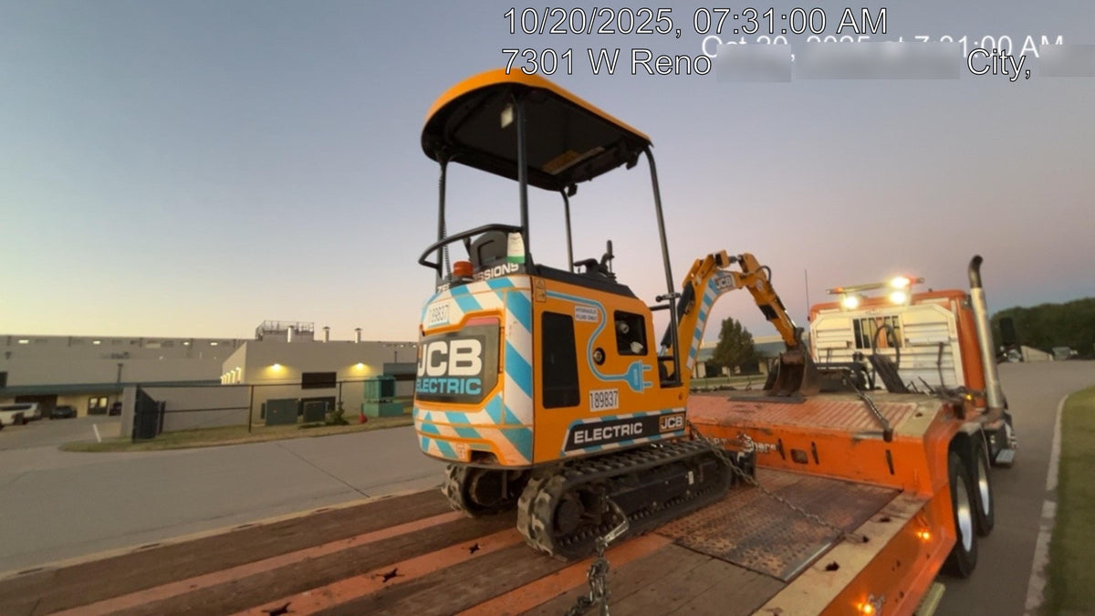 2022 JCB 19C-1E Canopy, Rubber Track, Beacon, Dipper, WL, Coupler, ES Decals