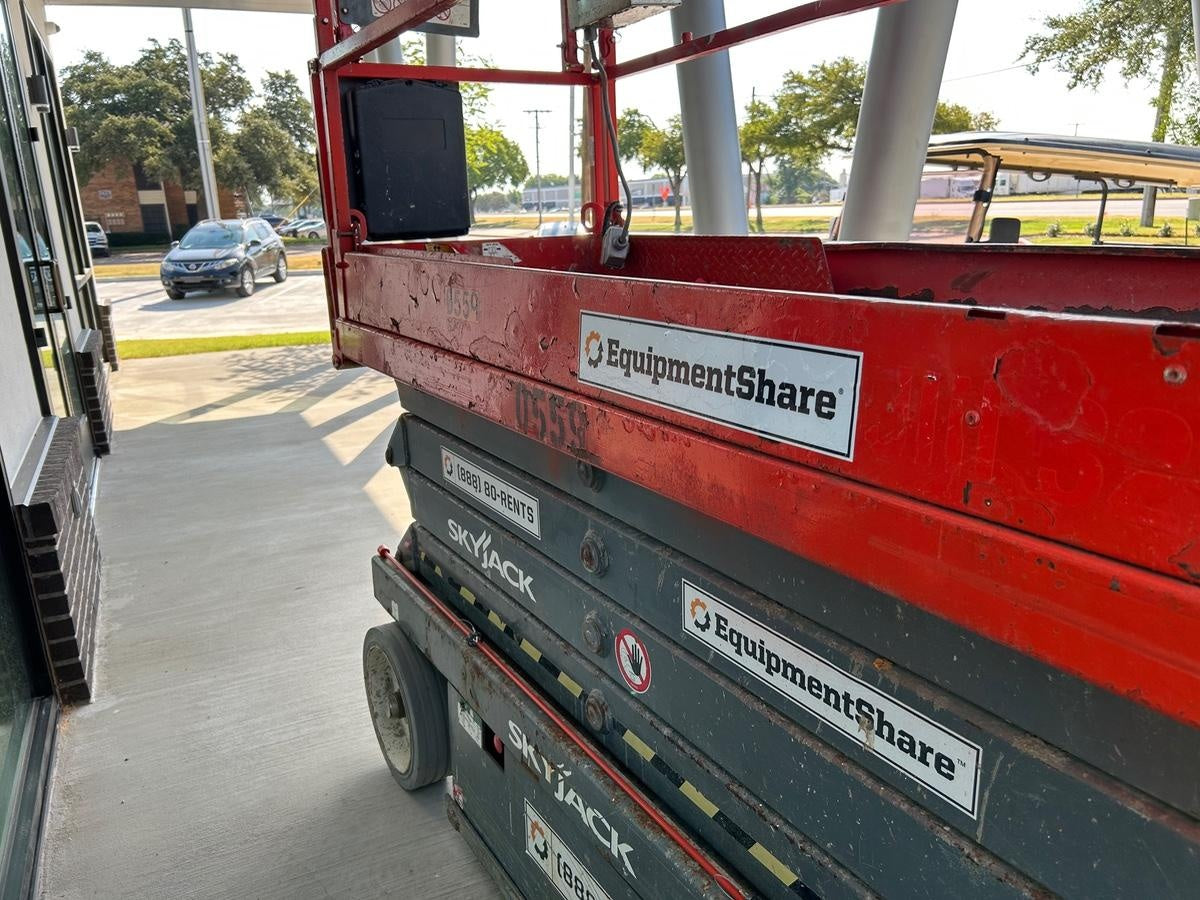 2015 Skyjack SJIII-3226 26' Scissor Lift