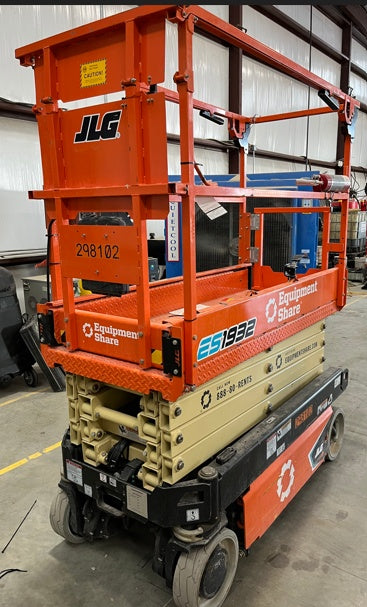 2023 JLG ES1932