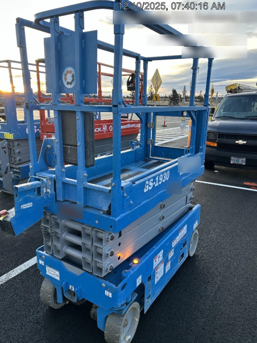 2020 Genie GS-1930 Solid Non Marking Tires, Beacon, Folding rails with half height swing gate, 800W Inverter