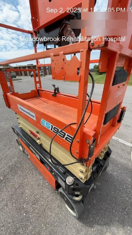2021 JLG ES1932