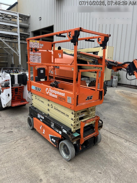 2022 JLG ES1932