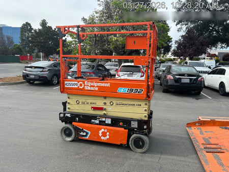 2024 JLG ES1932