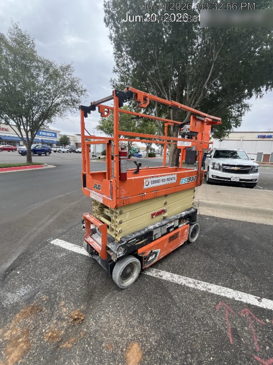 2021 JLG ES1932