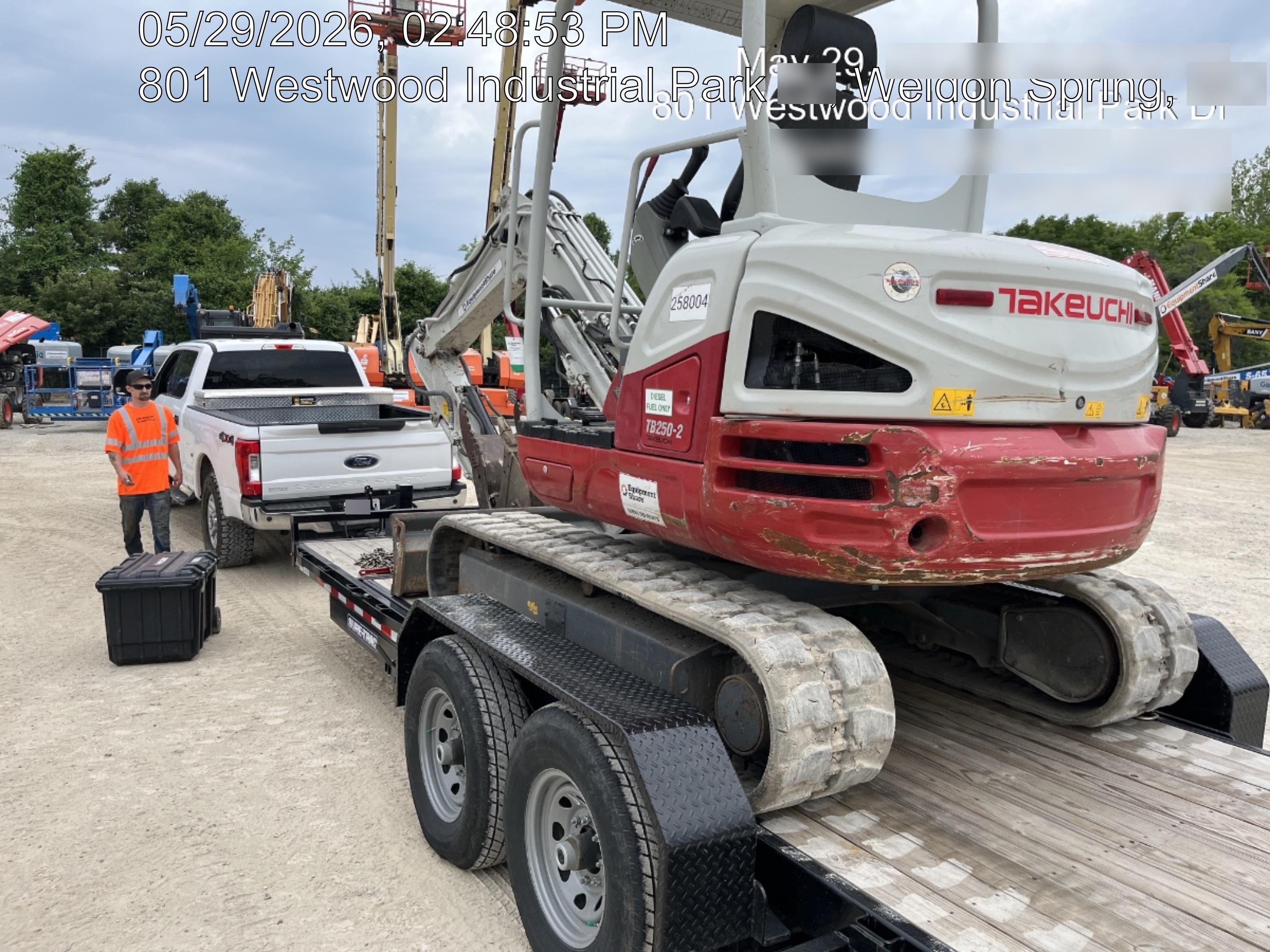 2022 TAKEUCHI TB250-2R