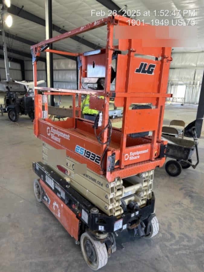 2023 JLG ES1932