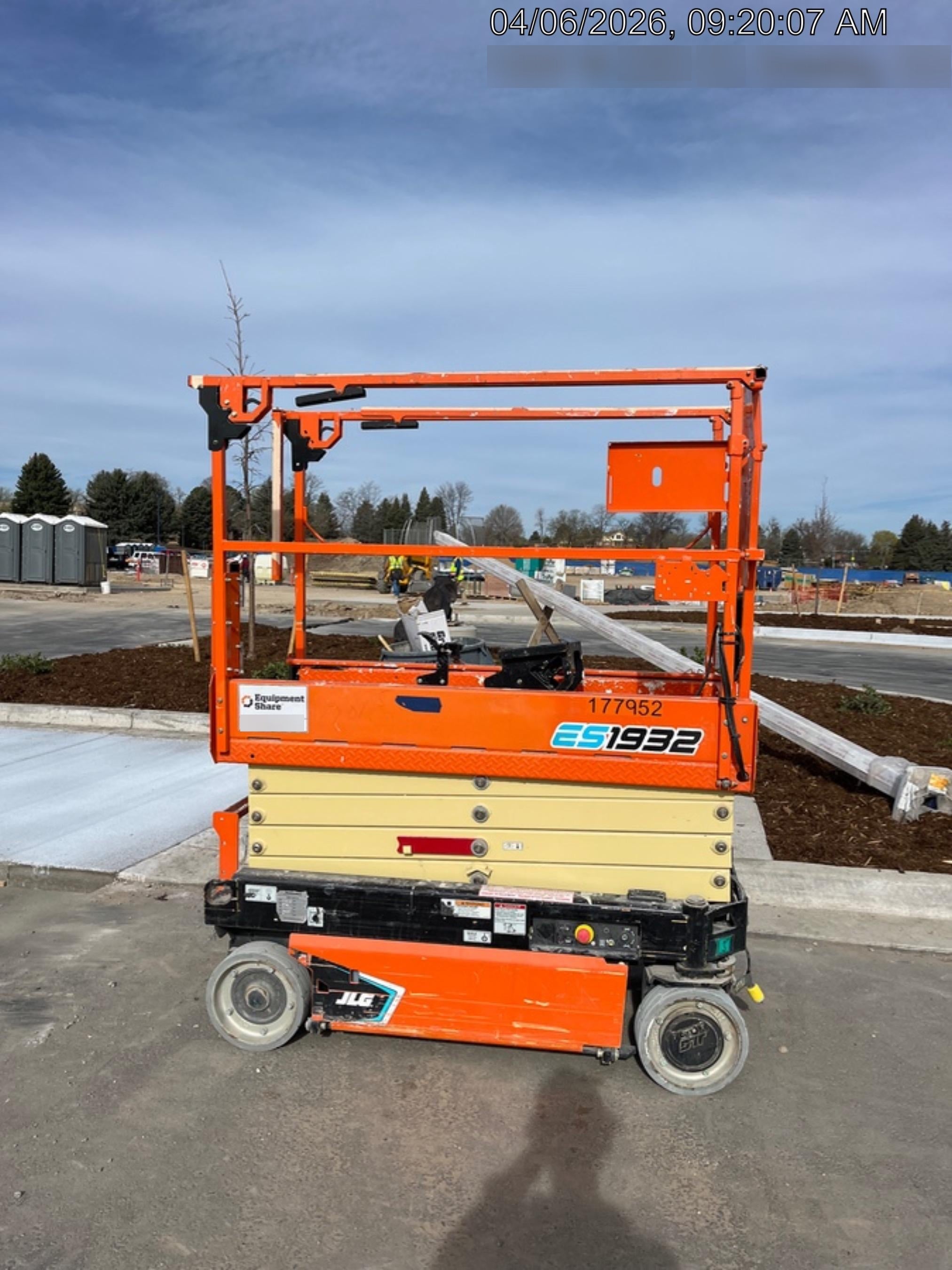 2021 JLG ES1932
