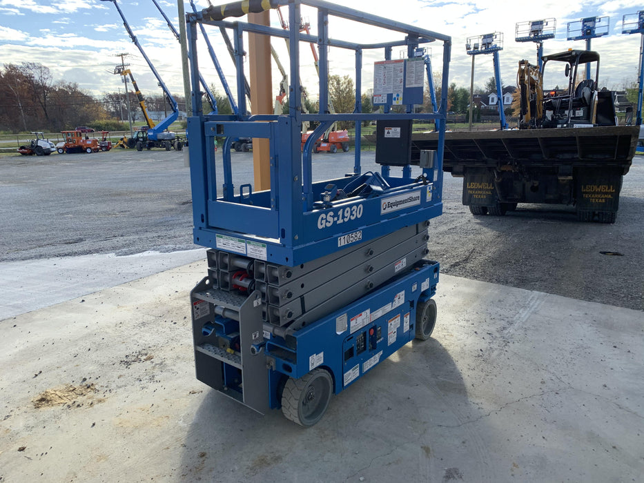 2020 Genie GS-1930 Solid Non Marking Tires, Beacon, Folding rails with half height swing gate
