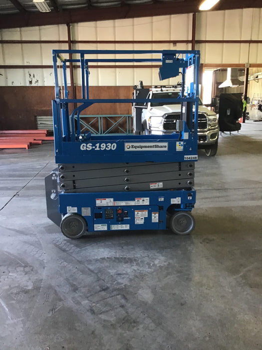 2020 Genie GS-1930 Solid Non Marking Tires, Beacon, Folding rails with half height swing gate, 800W Inverter