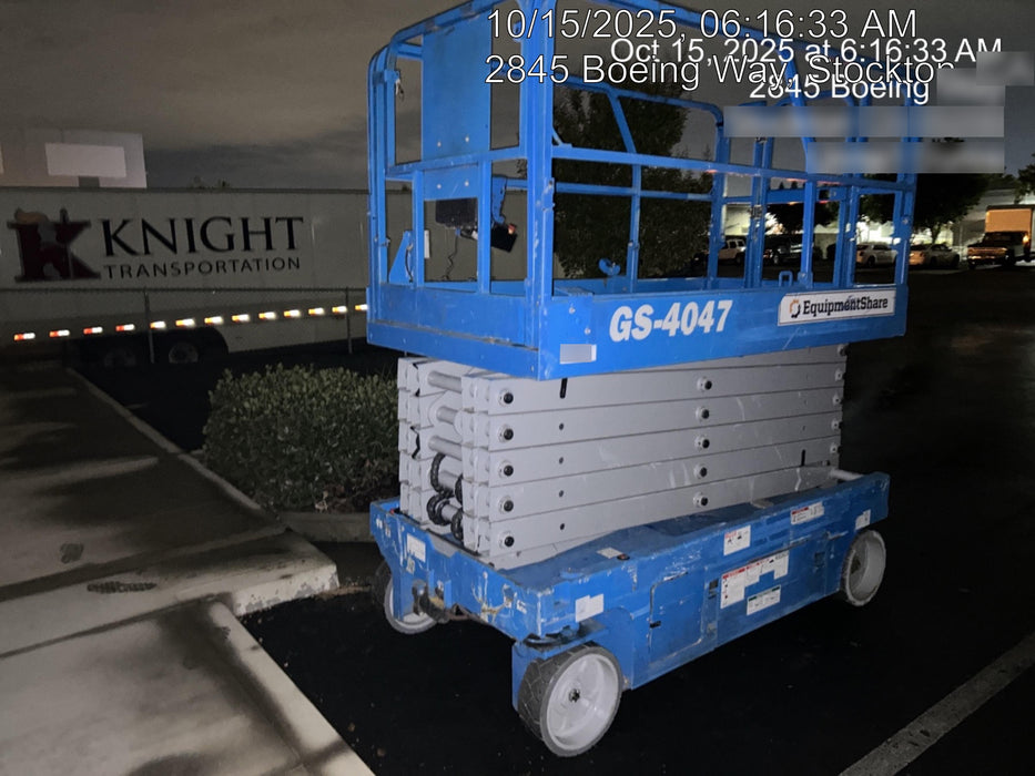 2019 Genie GS-4047 Folding rails with half height swing gate, 800W Inverter