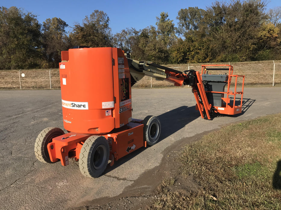 2019 JLG E300AJP