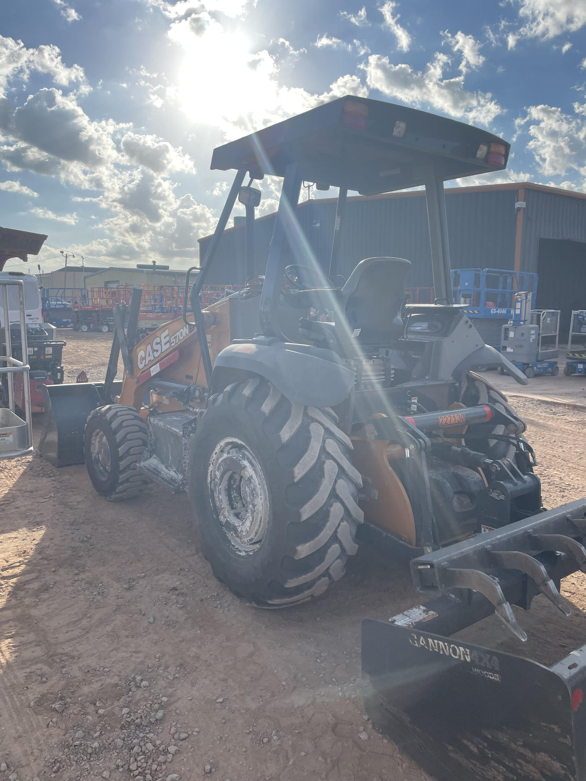2022 CASE 570N EP