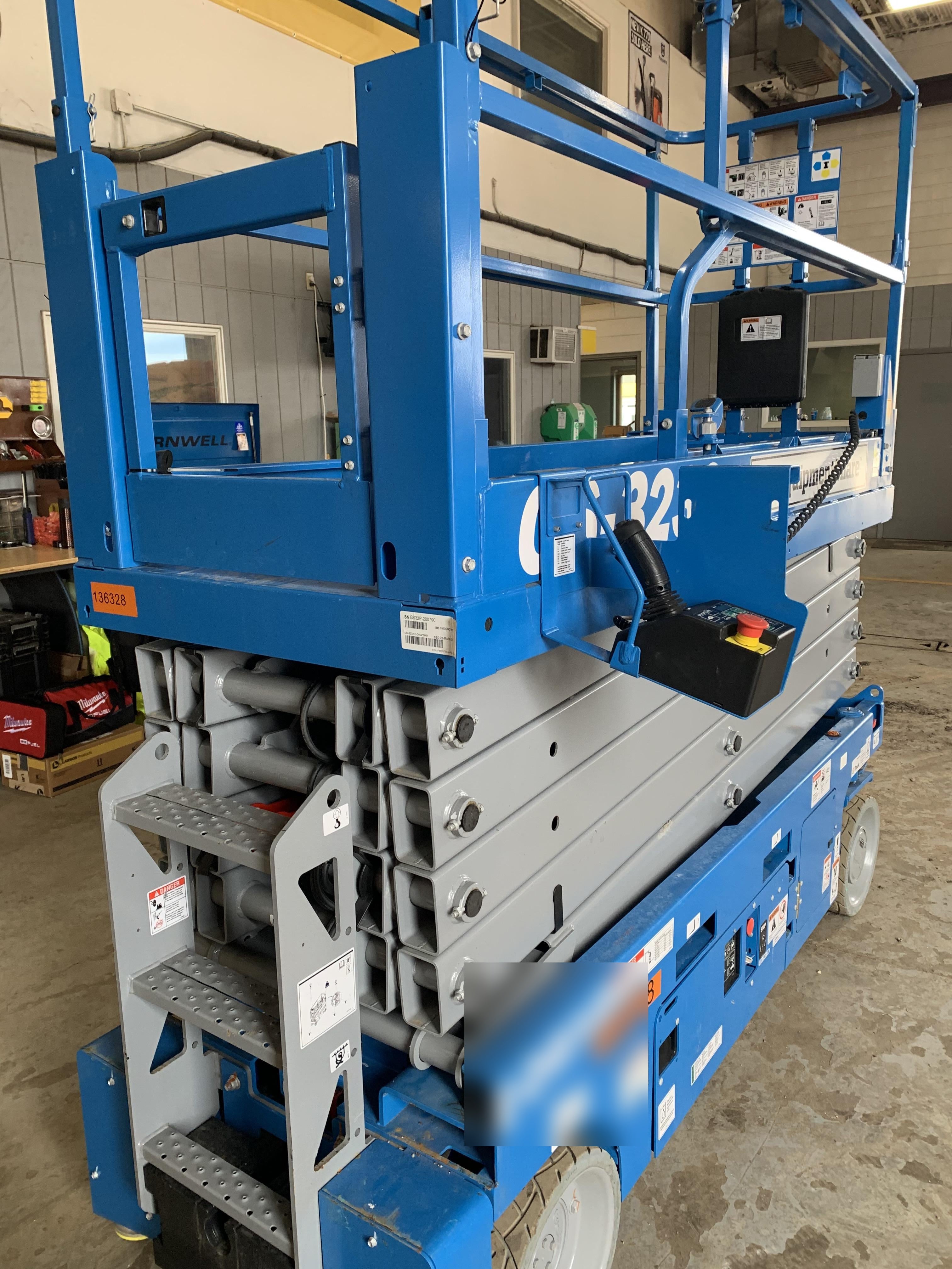 2021 GENIE GS-3232