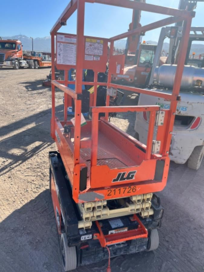 2022 JLG ES1330L