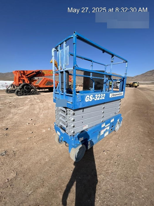 2020 Genie GS-3232 Standard, Folding half height swing gate, 800W Inverter