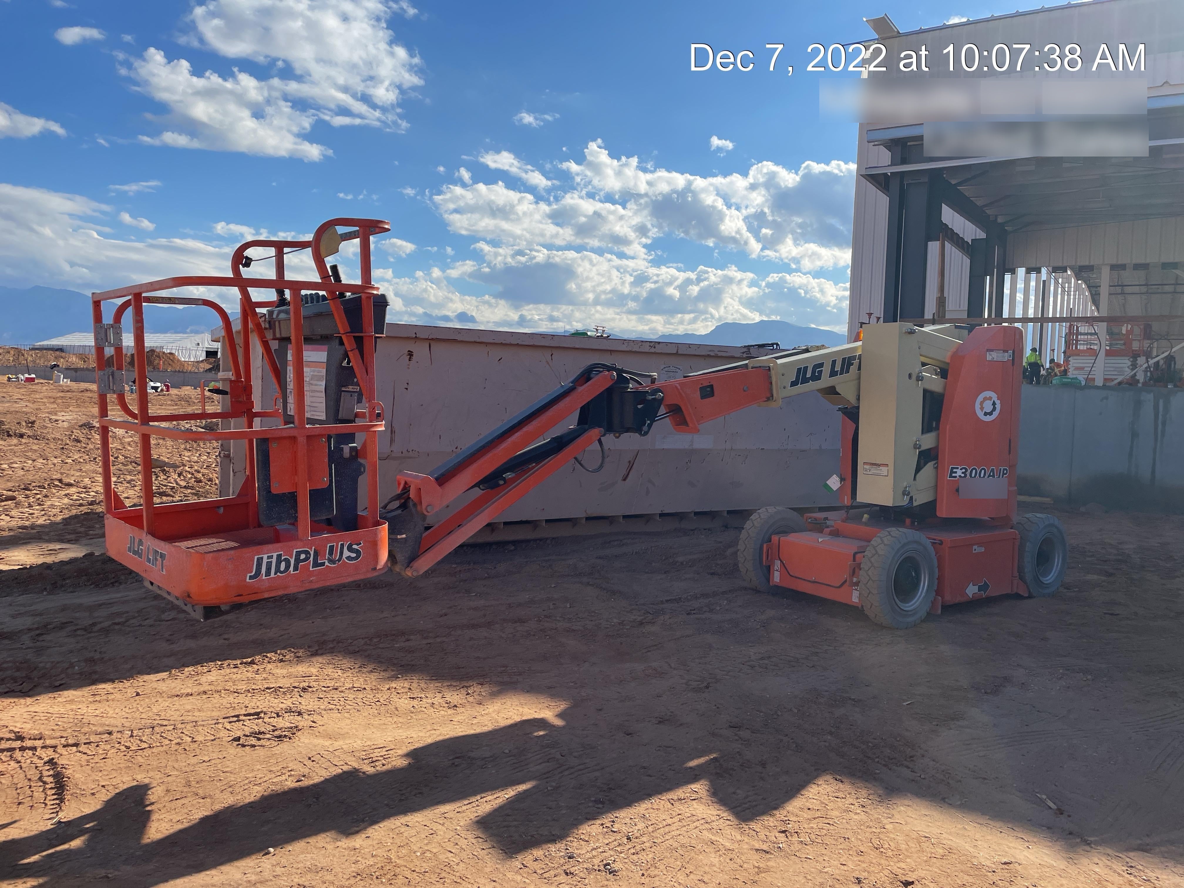2020 JLG E300AJP