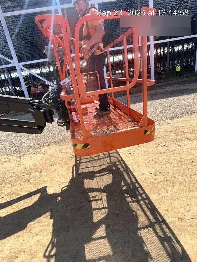 2025 JLG 660SJ
