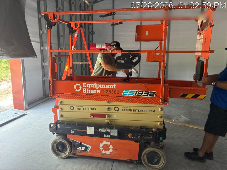 2022 JLG ES1932