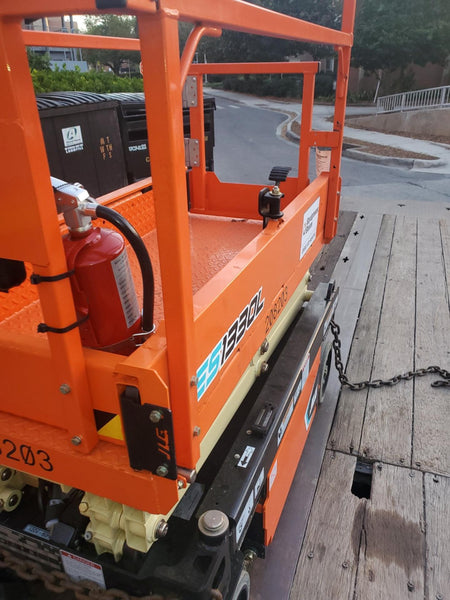 2022 JLG ES1330L