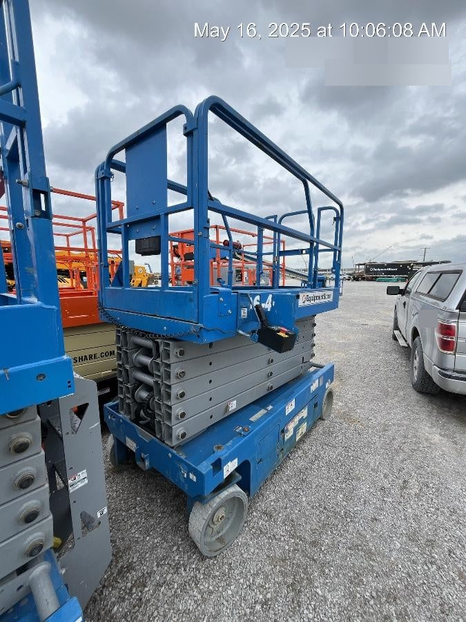 2019 Genie GS-4047 Folding rails with half height swing gate