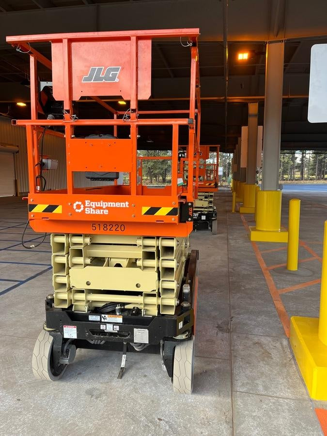 2025 JLG ES3246