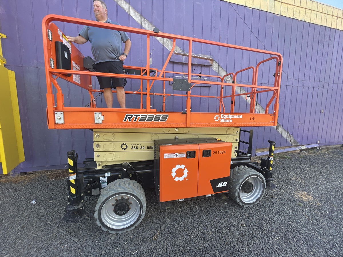 2022 JLG RT3369