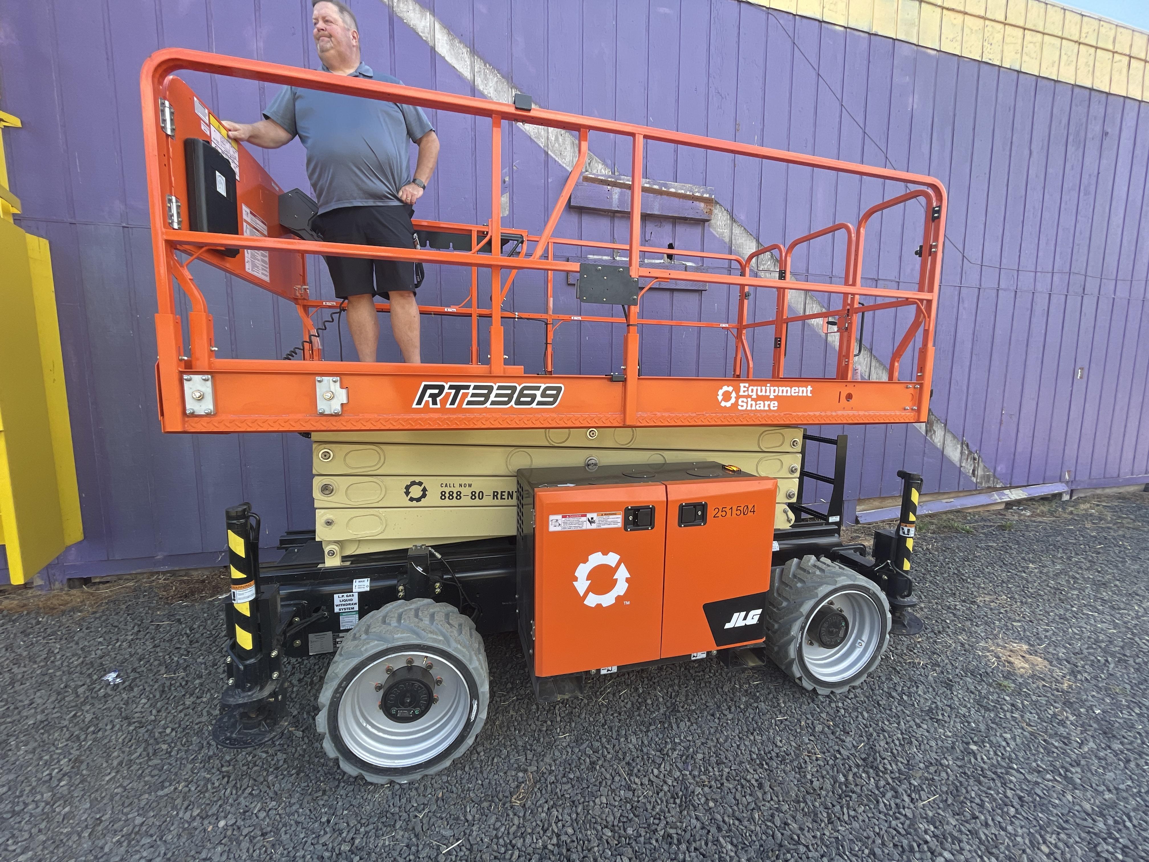 2022 JLG RT3369