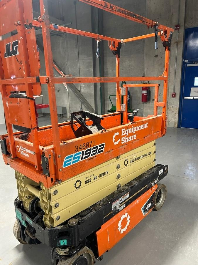 2023 JLG ES1932