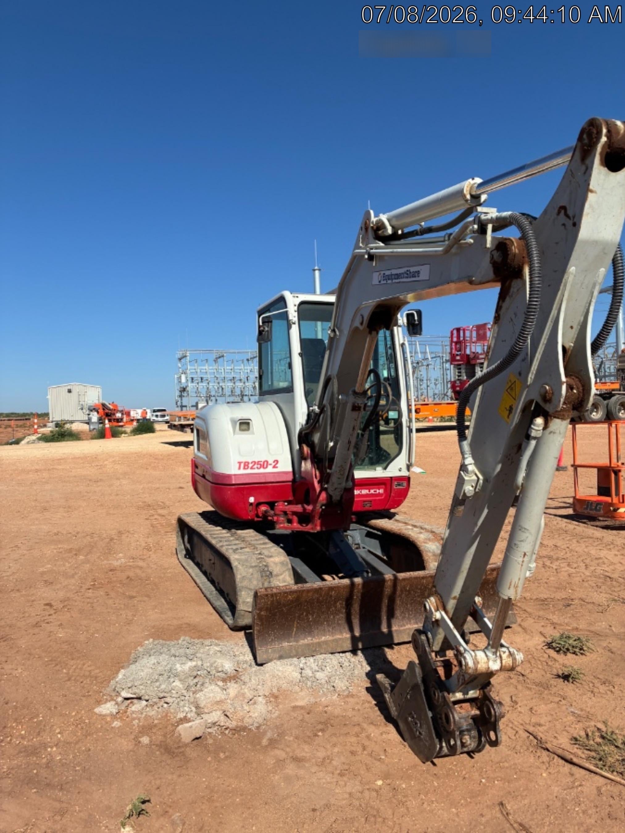 2021 TAKEUCHI TB250-2C
