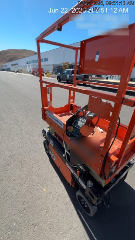 2022 JLG ES1330L
