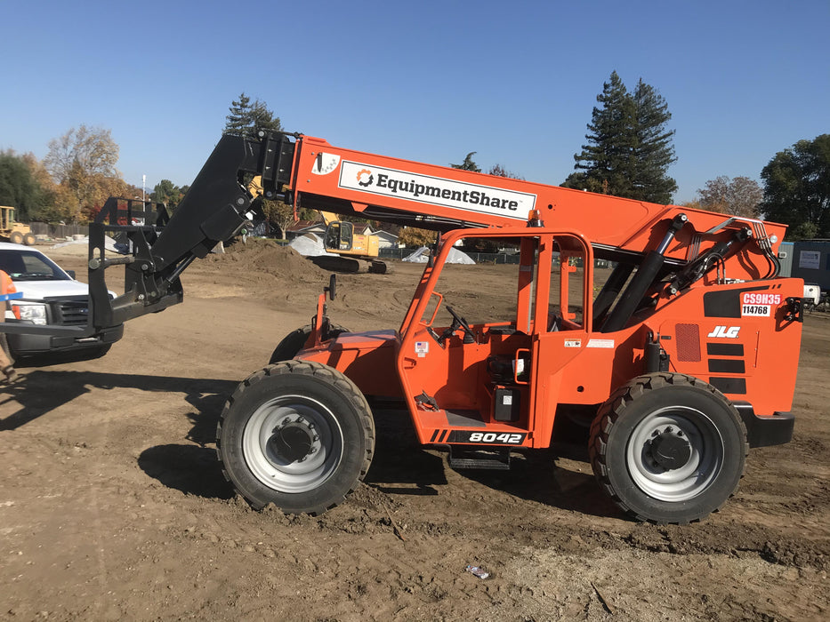 2020 Skytrak 8042 74 Hp, FF Tires, Work Lights, Beacon, Aux Hydraulics, Back up Alarm, Lifting Eye, ES Decals