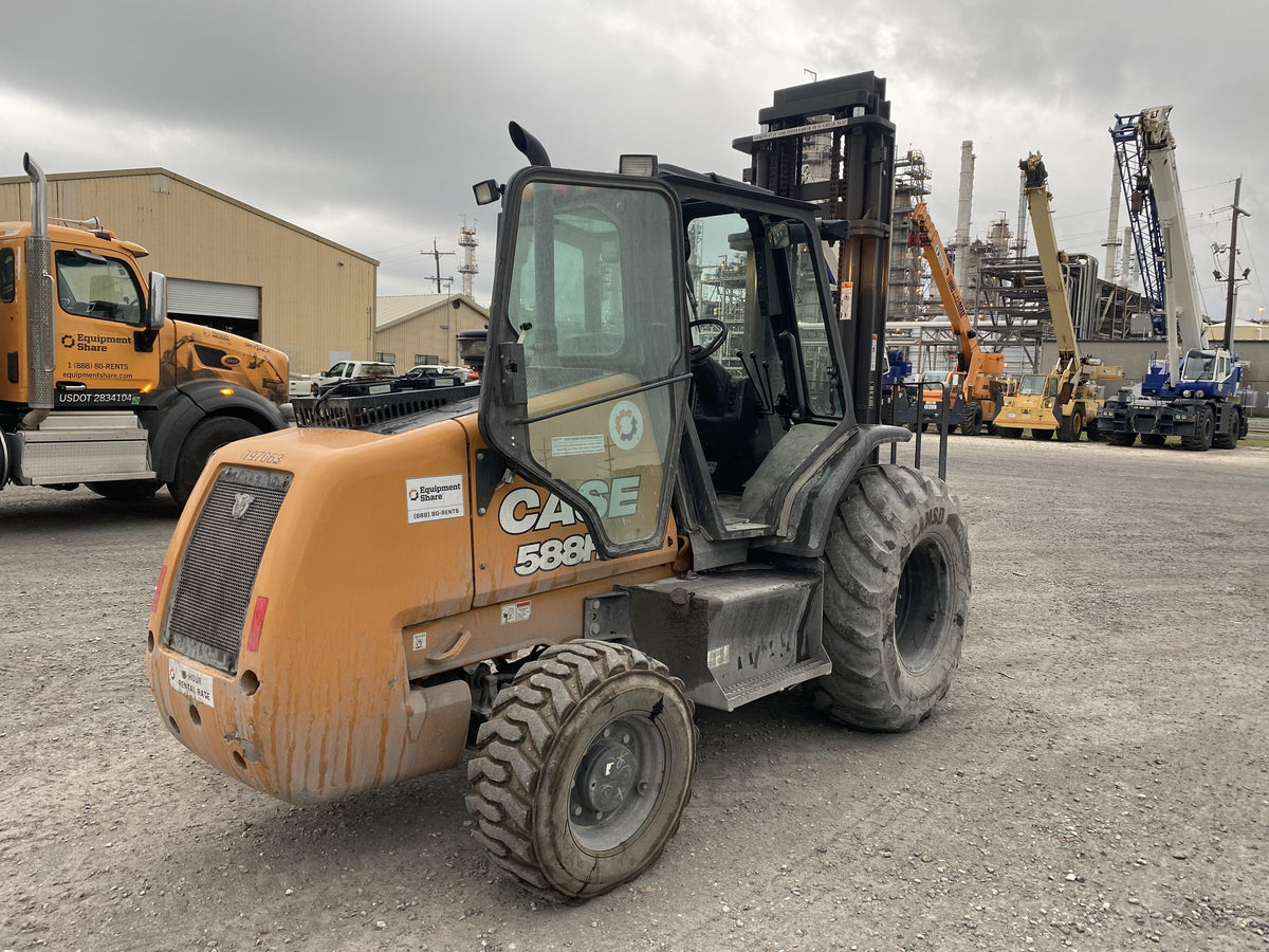 2021 CASE 588H