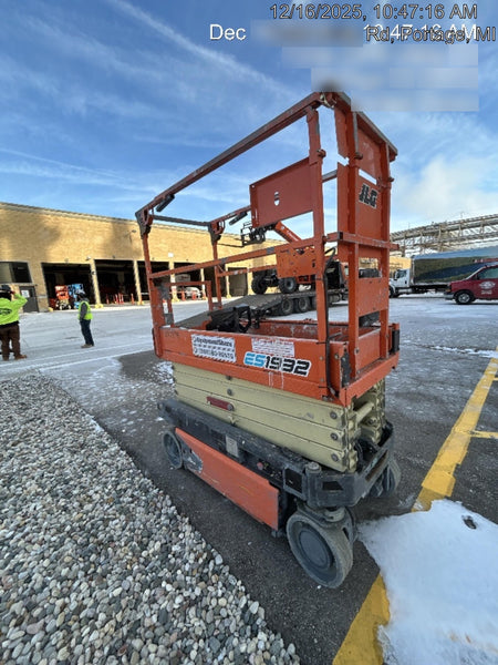2022 JLG ES1932