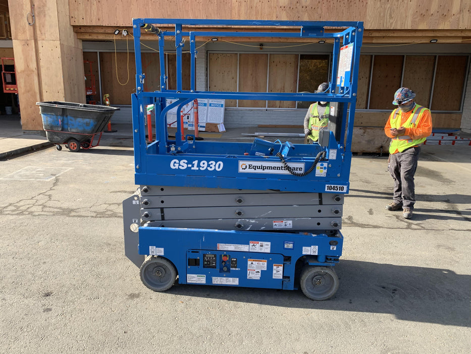 2020 Genie GS-1930 Solid Non Marking Tires, Beacon, Folding rails with half height swing gate, 800W Inverter