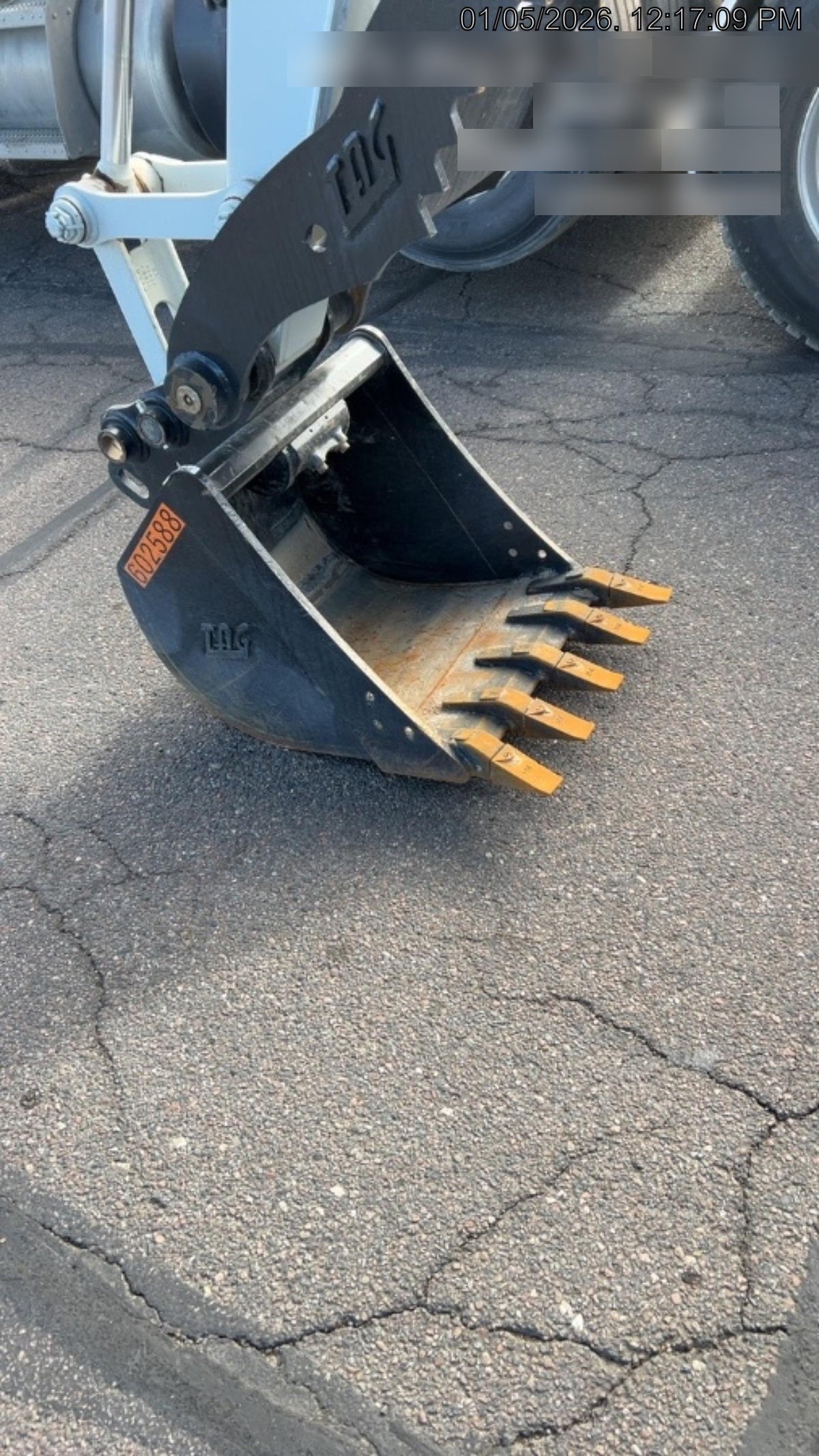 2025 TAKEUCHI 24" Bucket Takeuchi