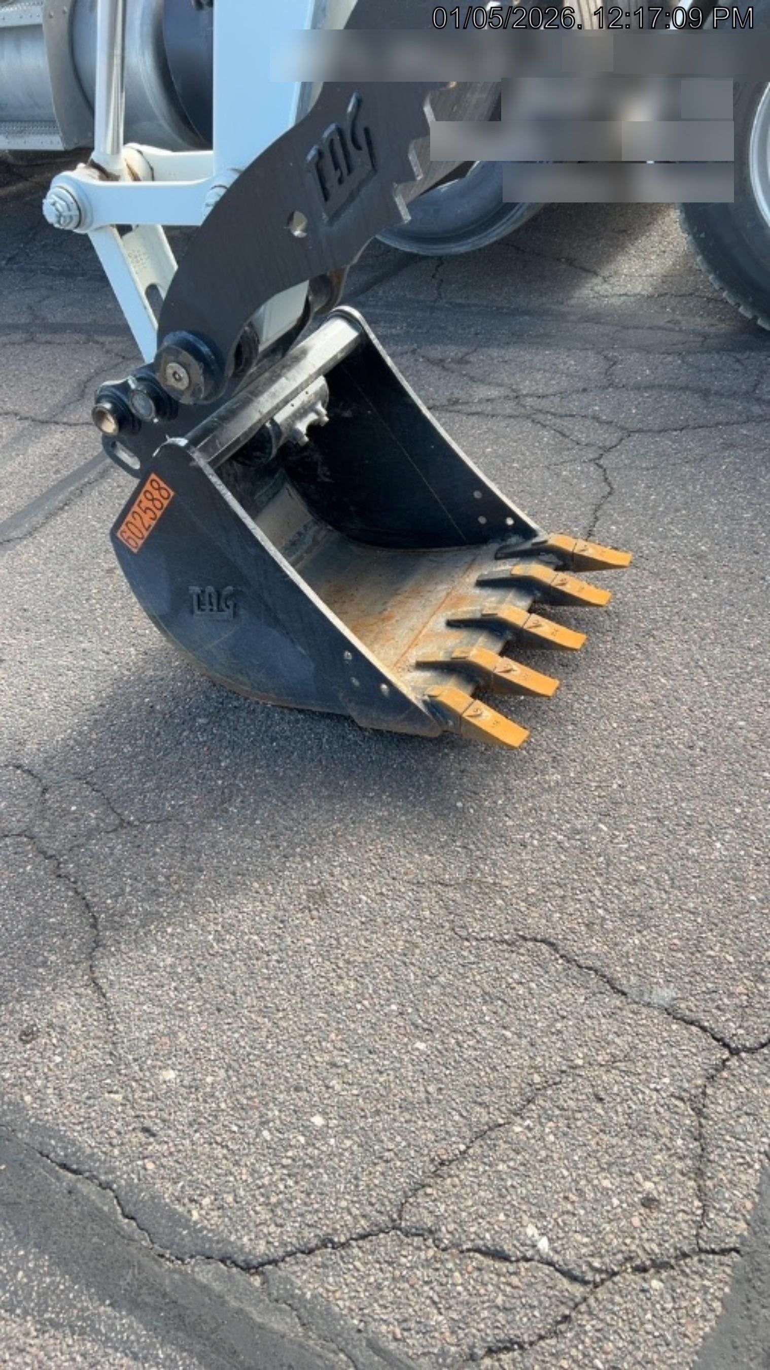 2025 TAKEUCHI 24" Bucket Takeuchi