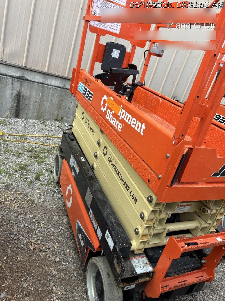 2022 JLG ES1932