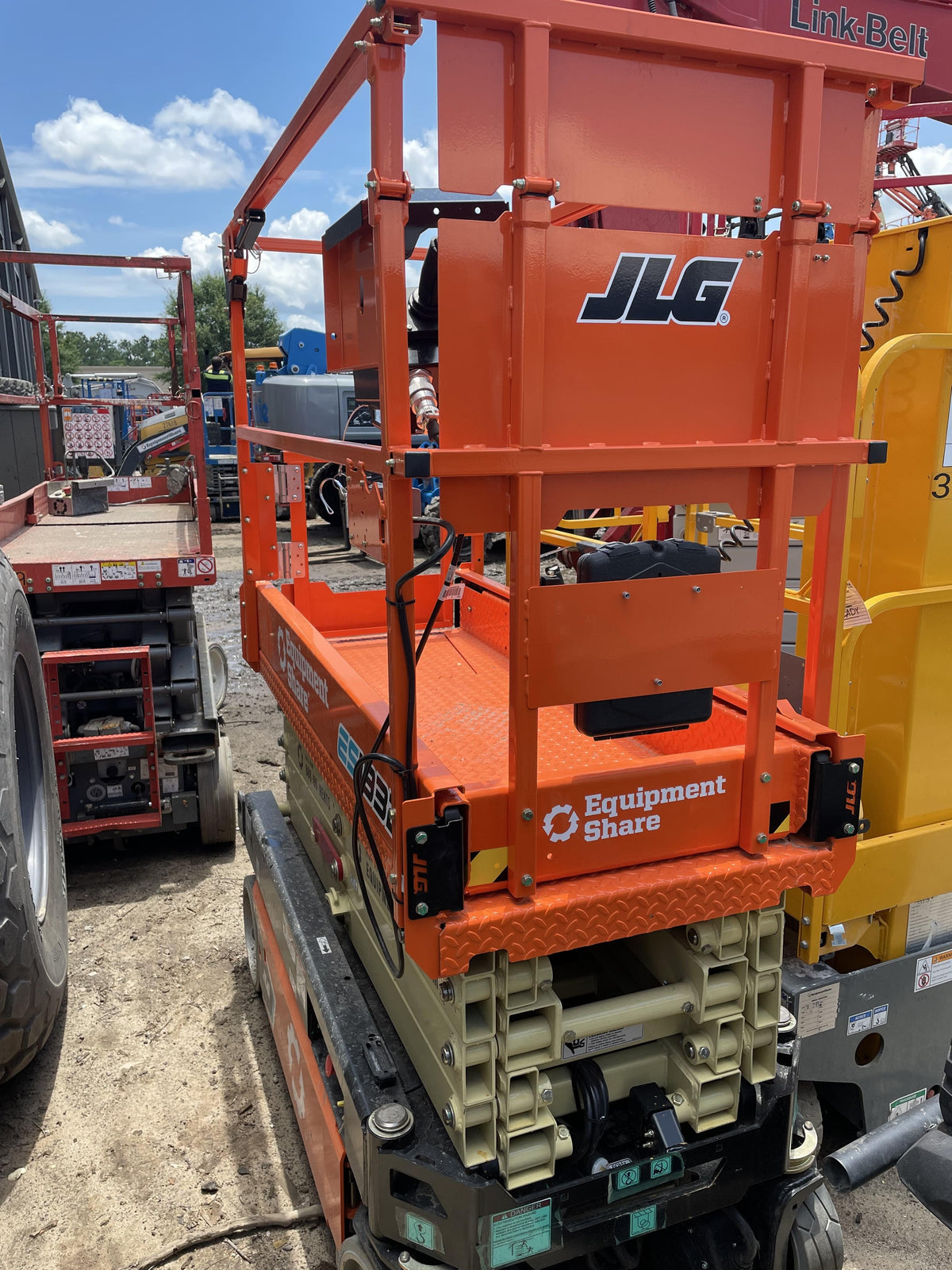 2022 JLG ES1932