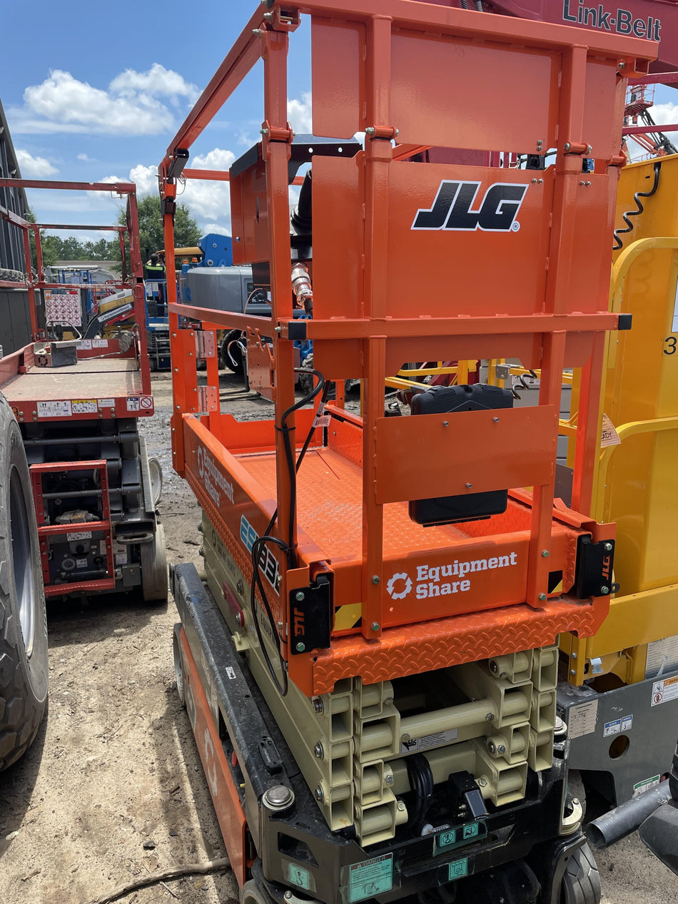 2022 JLG ES1932