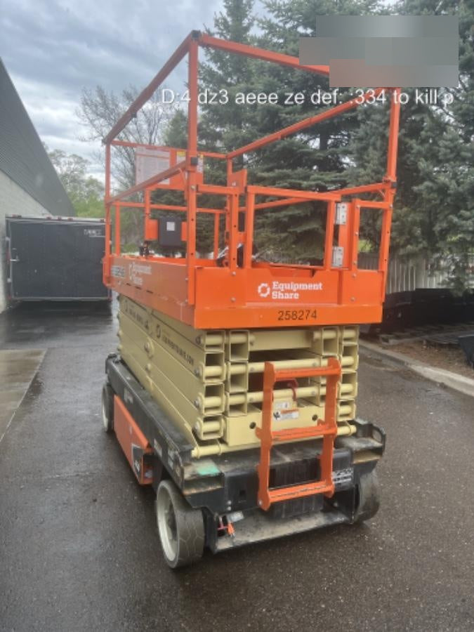 2022 JLG ES3246