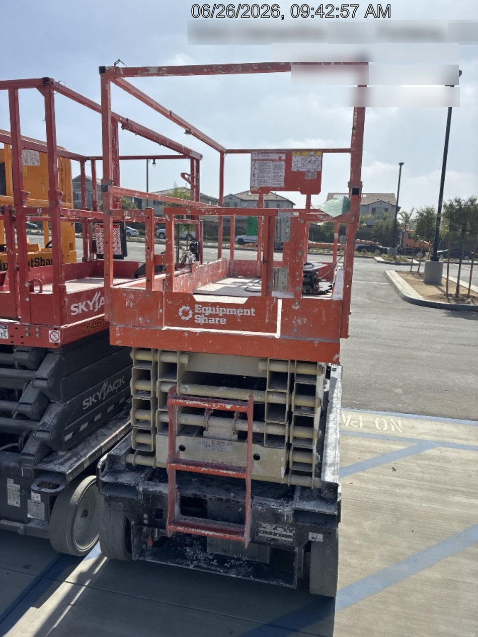 2022 JLG ES3246